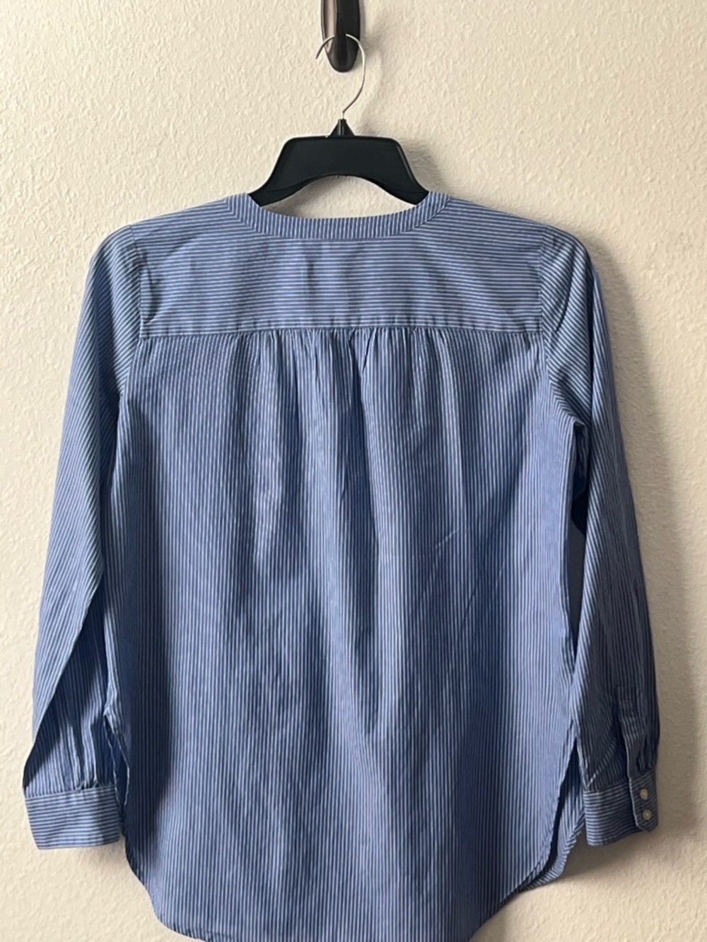 LOFT Cute Blue Lightweight White Striped Henley Blouse, Size S - Picture 8 of 11